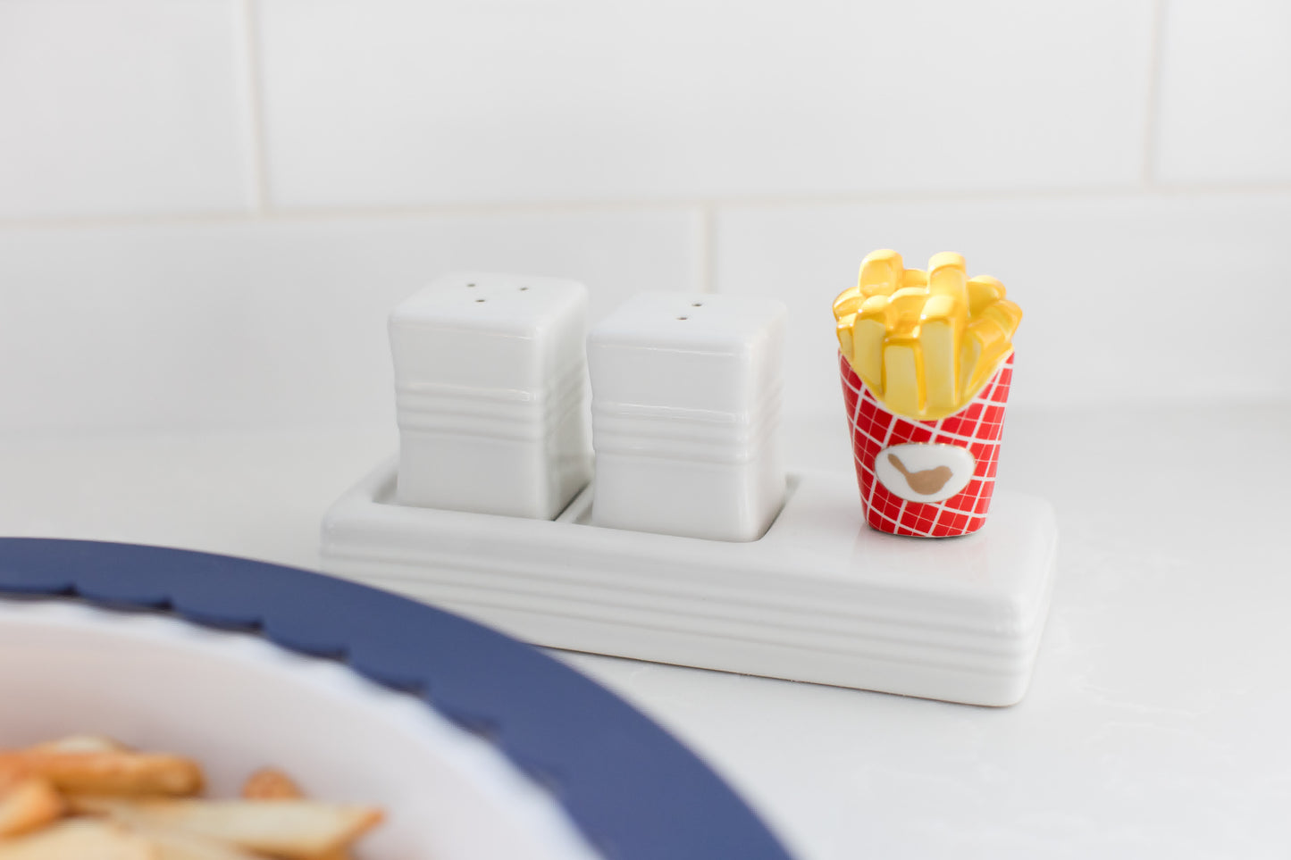 Salt+Pepper Holder