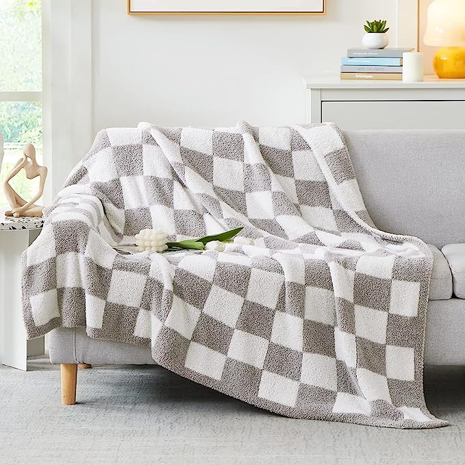 ComfyLuxe Checkered Blanket