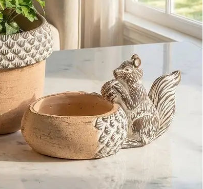 Squirrel / Acorn Planter